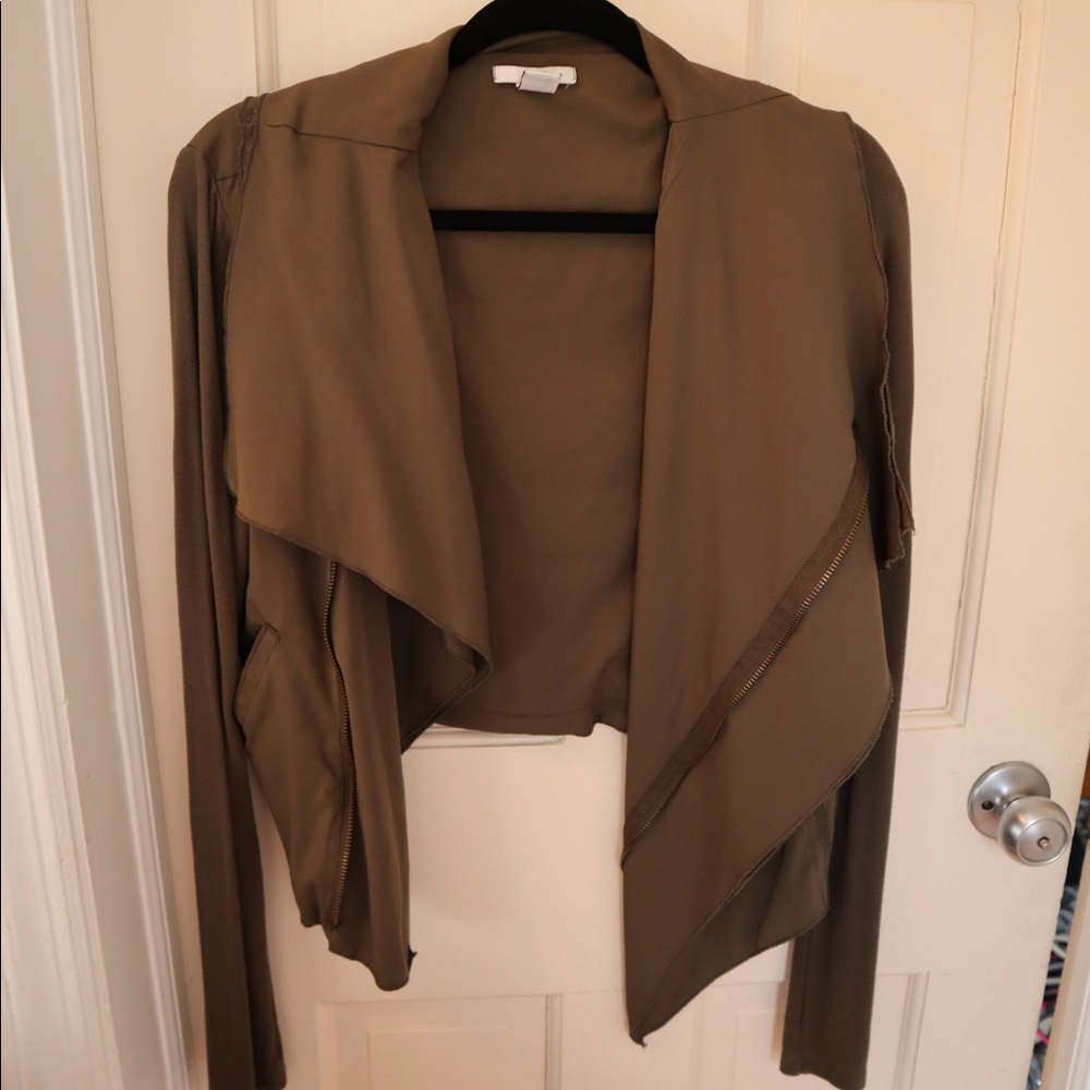 Bar III cropped army green sweater